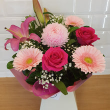 Load image into Gallery viewer, Pink and white seasonal box arrangement - Gold Coast City Florist