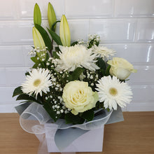 Load image into Gallery viewer, White Mixed seasonal box arrangement - Gold Coast City Florist