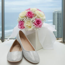 Load image into Gallery viewer, Rose and Babies breath bouquet - Gold Coast City Florist
