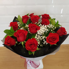 Load image into Gallery viewer, 12 rose bouquet - Gold Coast City Florist
